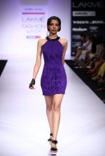 Model walk the ramp for Komal Sood, Pernia Qureshi show at Lakme Fashion Week Day 2 on 4th Aug 2012 (98).JPG
